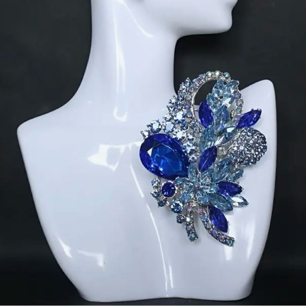 💙 NEW Elegant & Stunning Cobalt Blue Crystal Brooch 💙